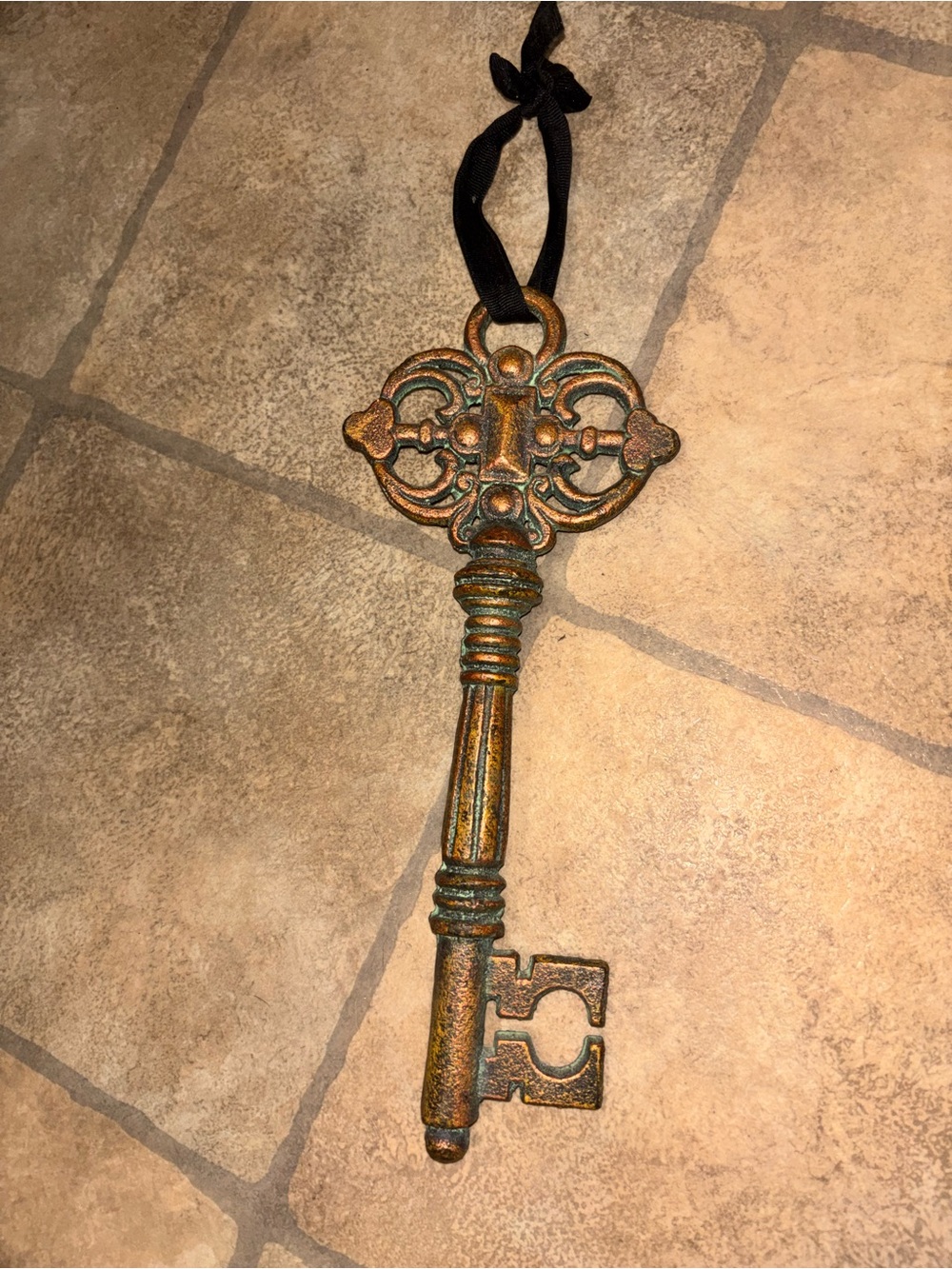 Ornate Decorative Skeleton Key Pendant in Antique Gold & Patina